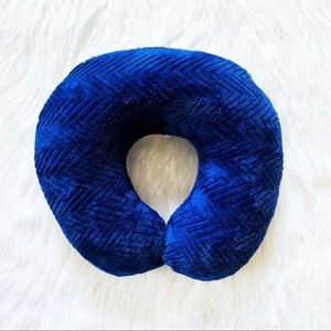 🔴4/$25 modern house collection blue travel pillow